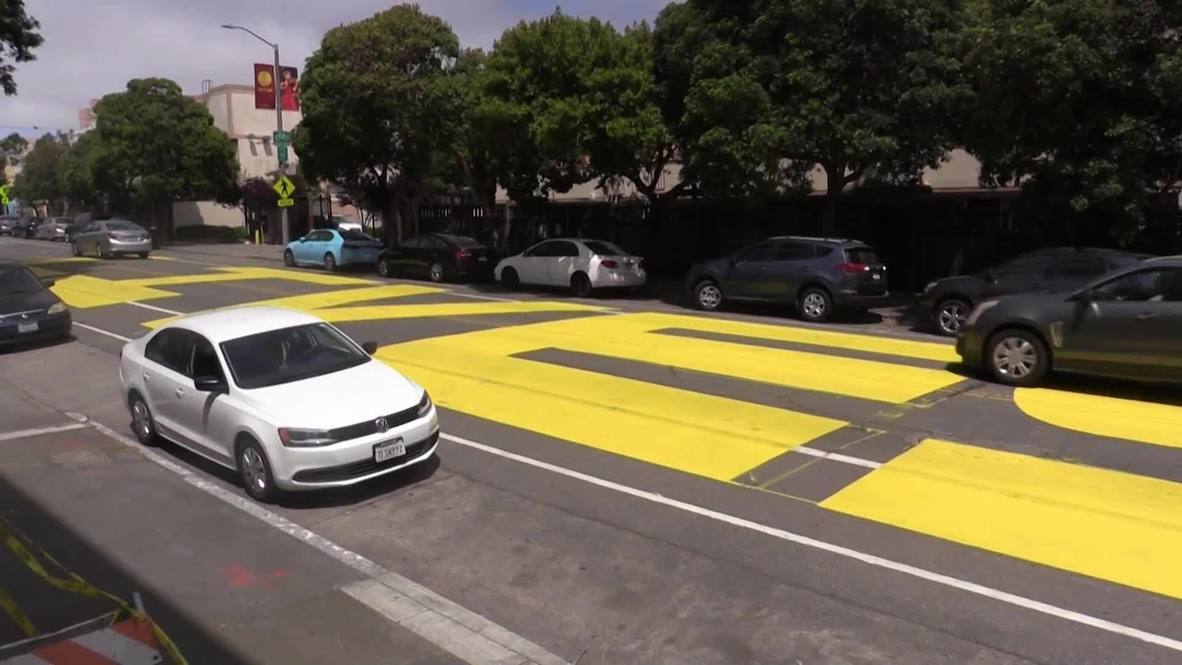 EE.UU.: Pintan mural gigante de "Black Lives Matter"en la carretera rumbo al ayuntamiento de San Francisco