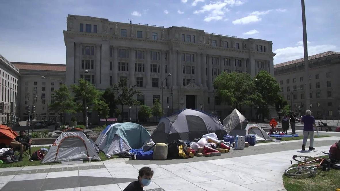 EE.UU.: Activistas acampan en la Plaza de la Libertad de DC para exigir la disolución de la Policía