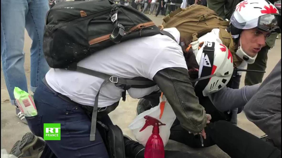 Francia: Dos camarógrafos de RT France resultan heridos durante protesta *CONTENIDO DE SOCIOS*