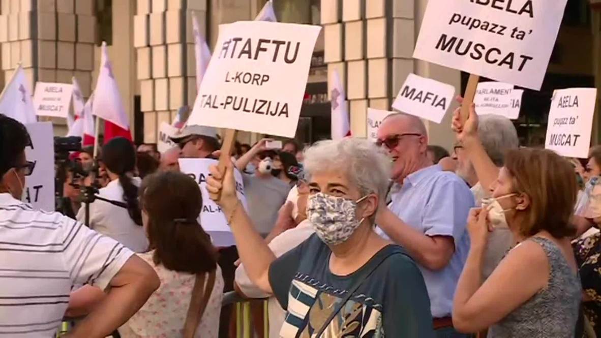 Malta: Manifestantes exigen justicia por la periodista asesinada en una protesta junto al Parlamento