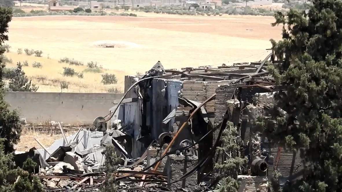 سوريا: صور تظهر أضرار الغارات الجوية على مصنع في السلمية لتجفيف البصل