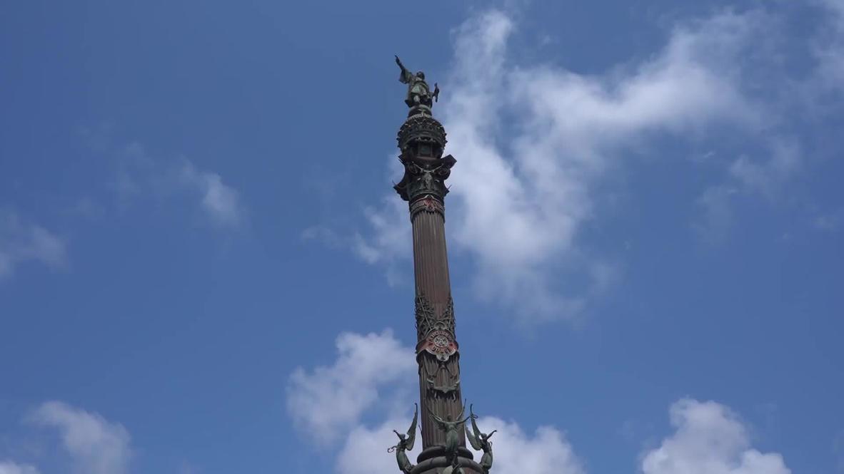 Spain: Vox demo in defence of Barcelona's Columbus monument met with counter-protest