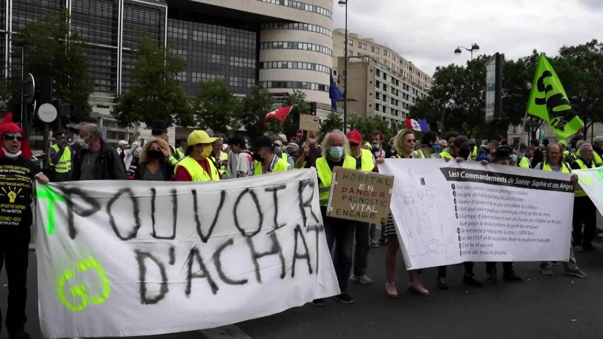Francia: "Chalecos amarillos" protestan junto al Ministerio de Economía y Finanzas en París