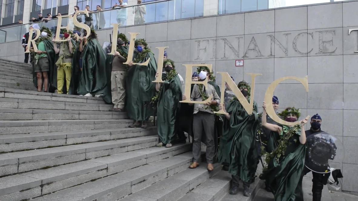 Belgium: XR activists demand climate change action at Brussels demo