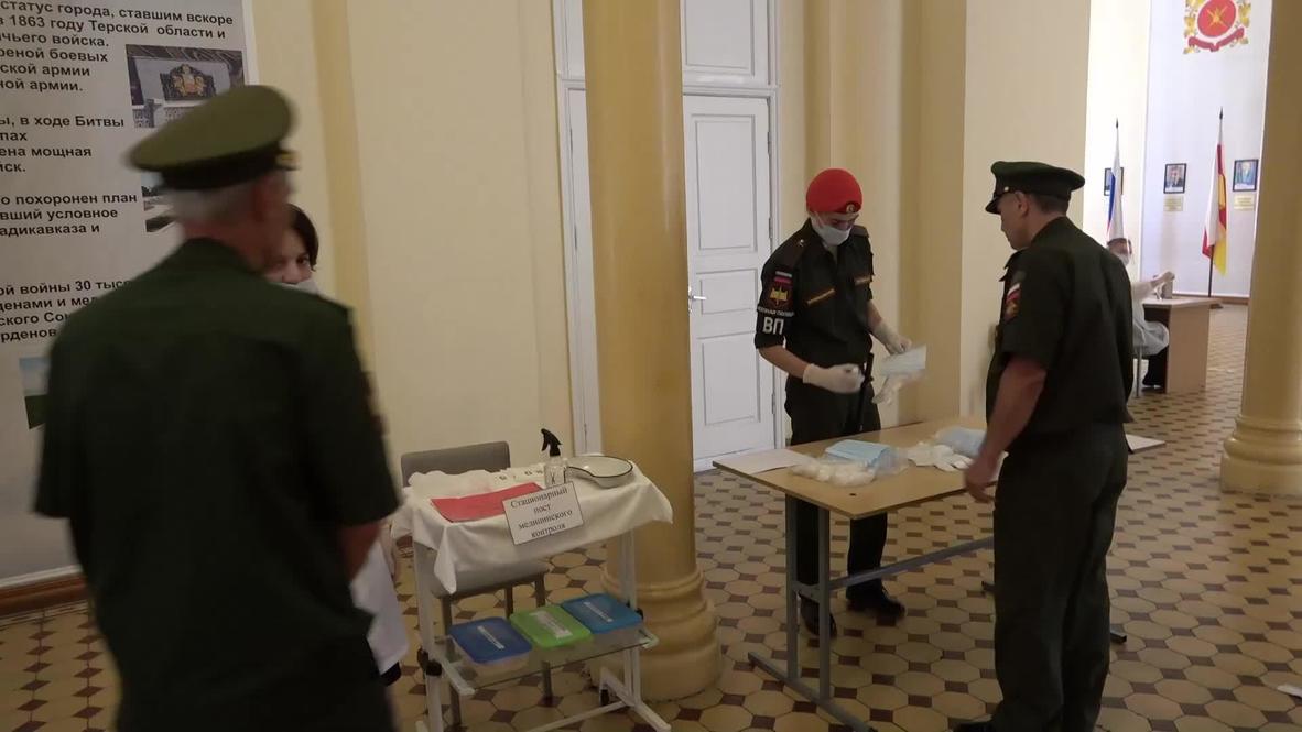 Россия: Военнослужащие ЮВО приняли участие в голосовании по поправкам к Конституции