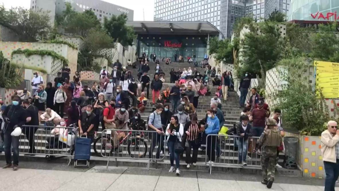 Francia: Policía de París evacúa centro comercial tras reportes de la presencia de un individuo armado