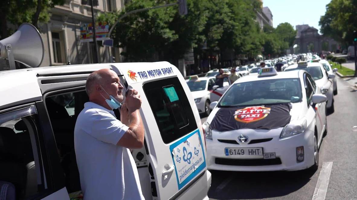 España: Taxistas madrileños exigen medidas para superar la crisis económica del covid-19