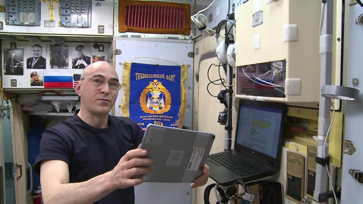 ISS: Cosmonaut Ivanishin votes on constitutional amendments from space