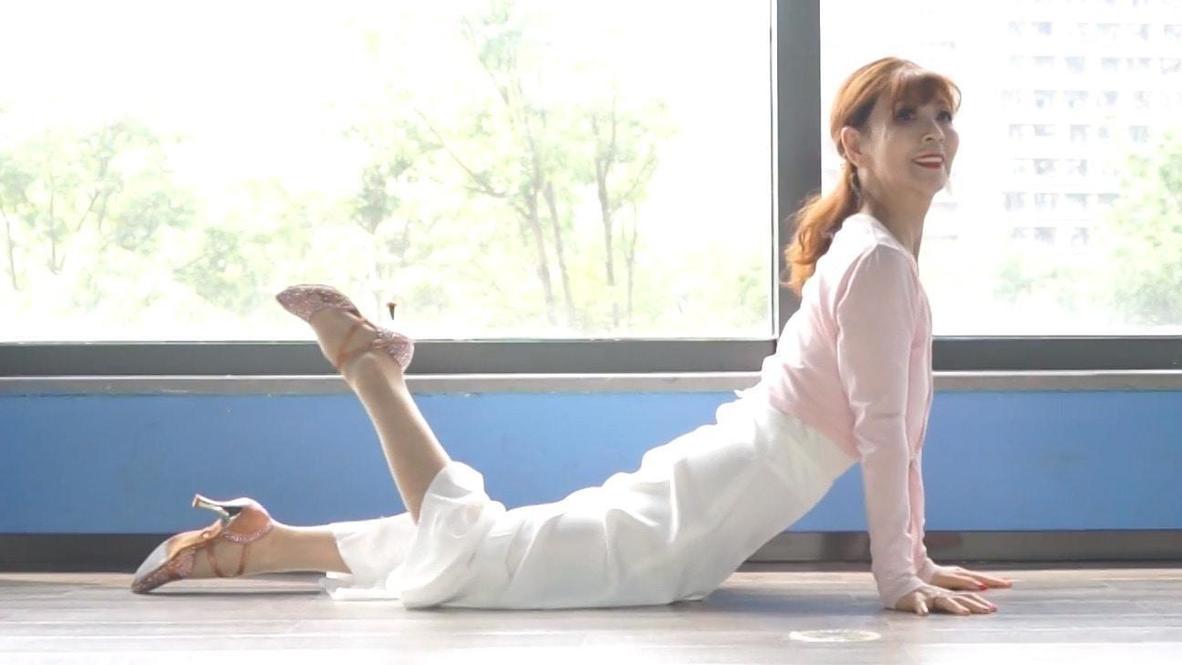 78yo Chinese dancer takes over social media proving that age is just a number