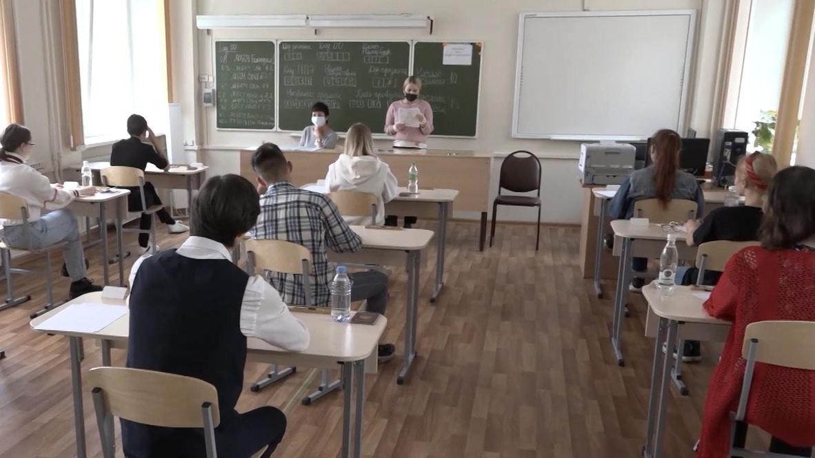 Россия: Во Владивостоке школьники сдают ЕГЭ в условиях коронавирусных ограничений