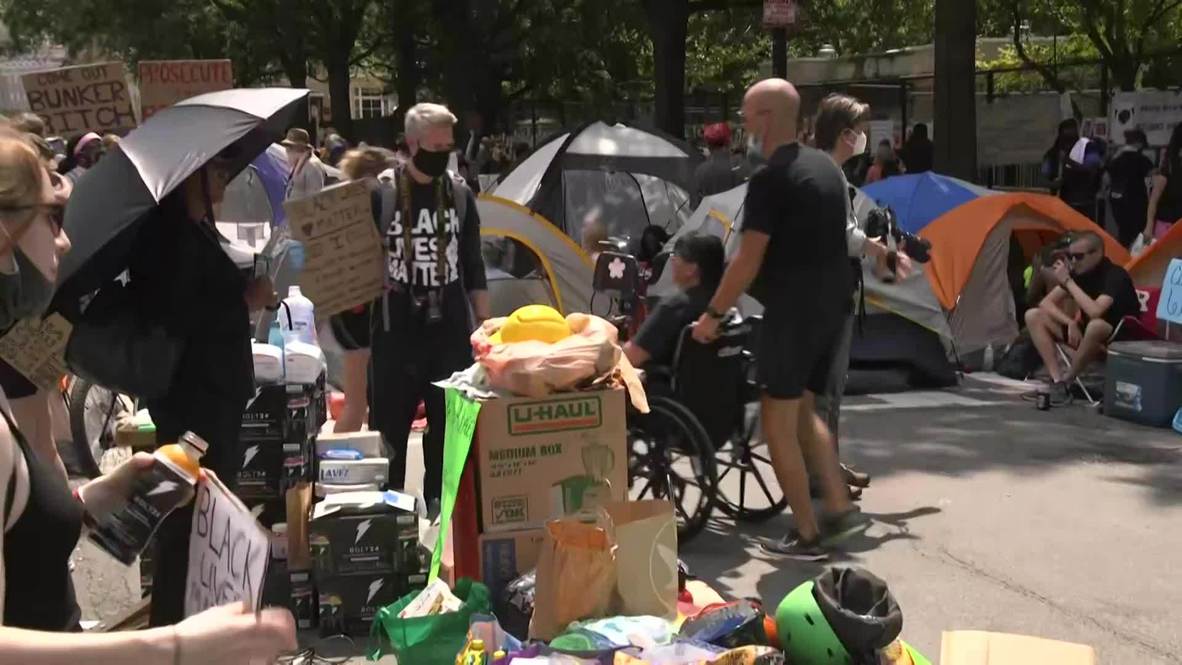 USA: Police order BLM protesters to remove tents blocking Washington DC street