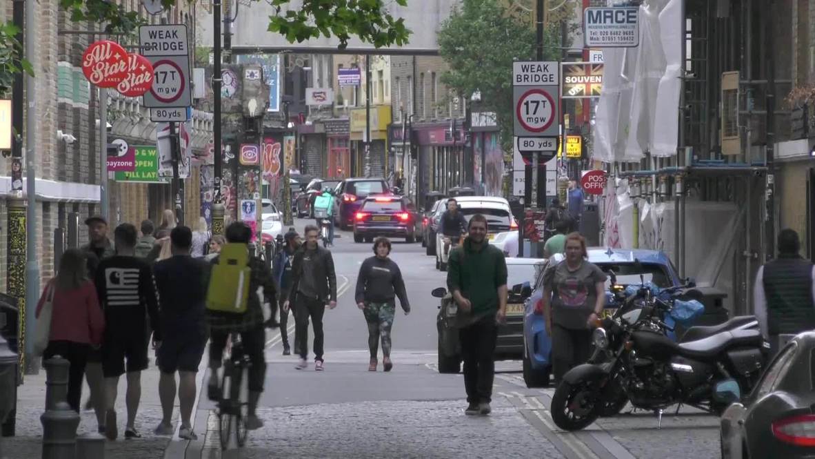 UK: Londoners react to reopening of pubs amid easing of restrictions