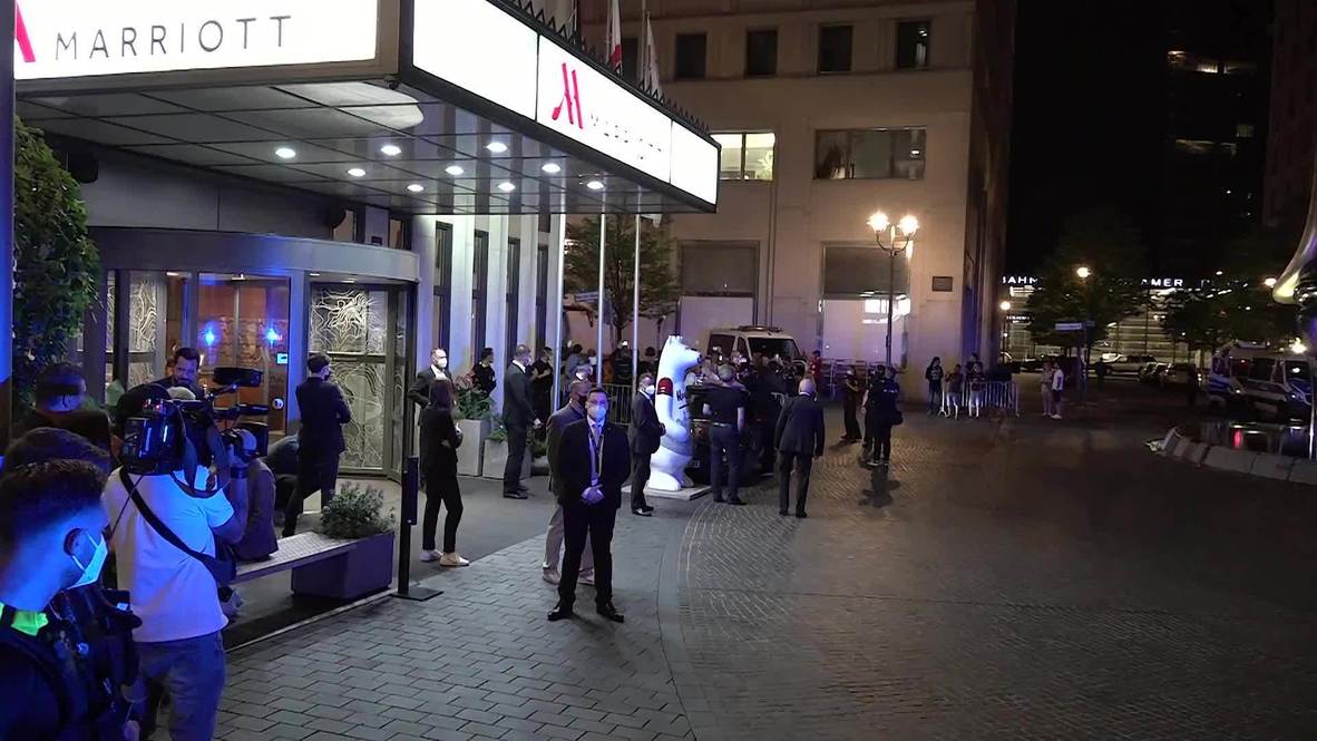 ألمانيا: بايرن ميونخ يحتفل بأحد فنادق برلين بكأس ألمانيا بعد فوزه على ليفركوزن