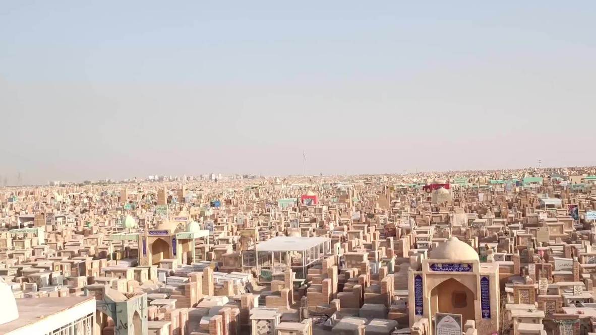 Irak: Imágenes aéreas capturan el mayor cementerio del mundo en Najaf en medio del brote de coronavirus.