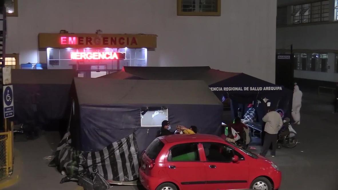 Perú: Pacientes con covid-19 son atendidos en tiendas de campaña frente al hospital de Arequipa