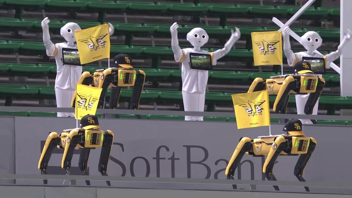 Dancing robots replace fans at Tokyo baseball game