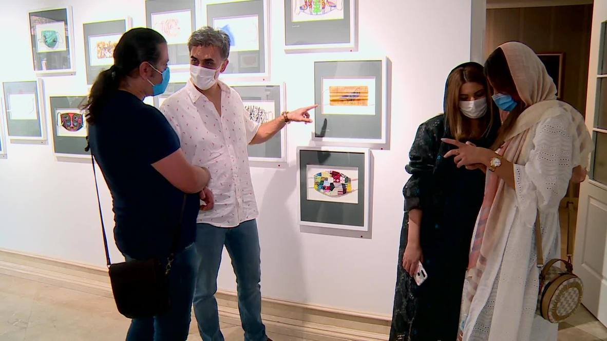 Artistas de Teherán realizan exposición de mascarillas pintadas en medio de la pandemia de coronavirus