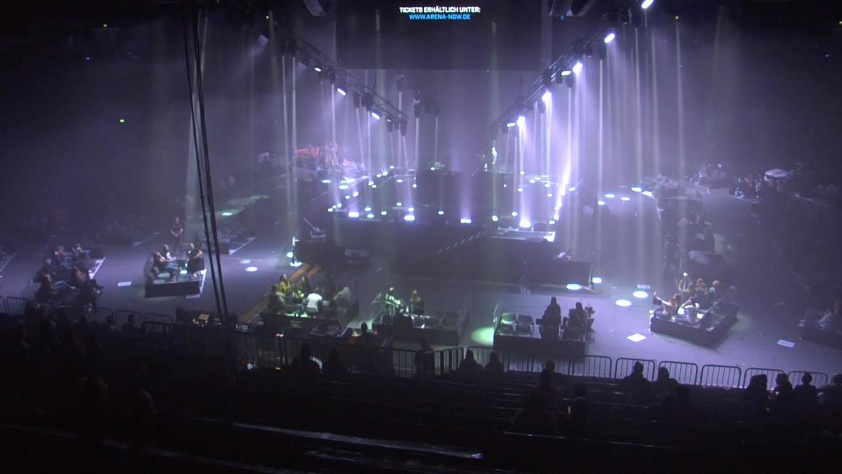 Estadio de Colonia reanuda la temporada de conciertos con cubículos de plexiglás "seguros ante el covid"
