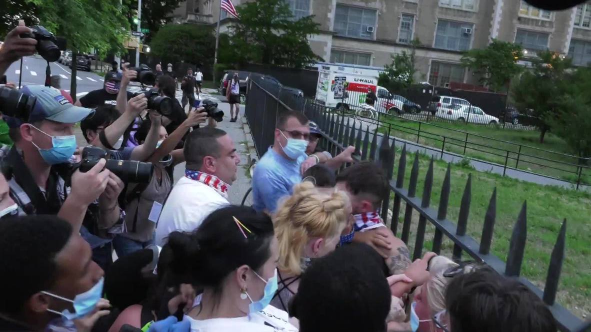 USA: Violent scuffles erupt between 'Back the Blue' and BLM protesters at NYC rally