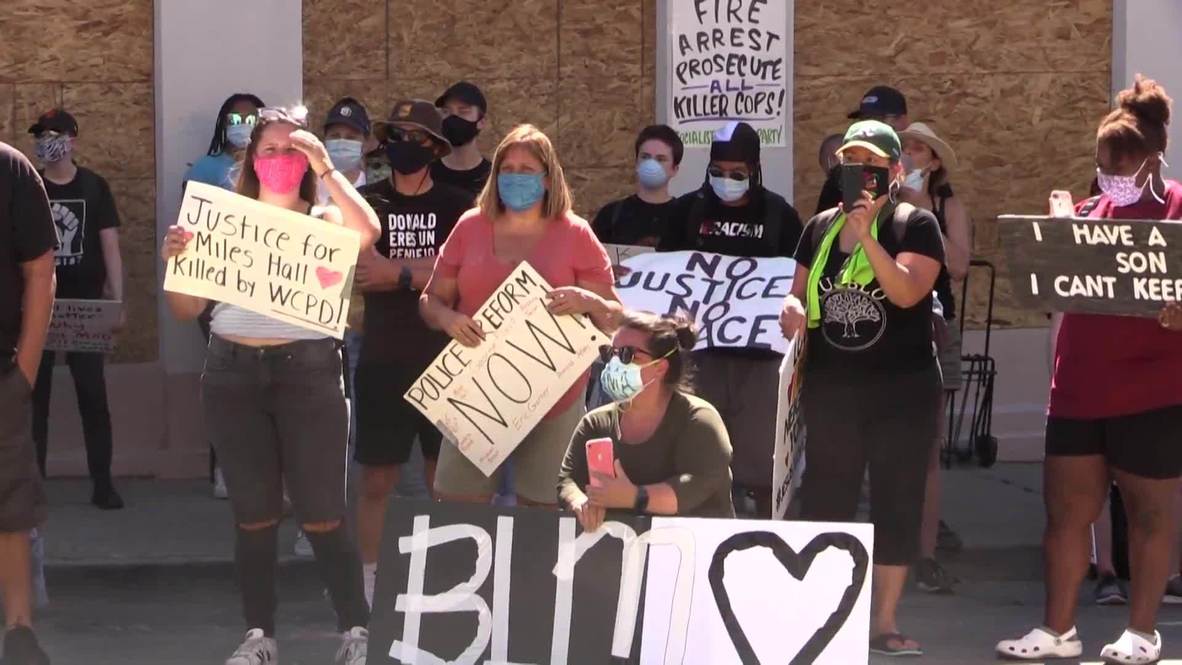 USA: Hundreds join anti-racism rally after BLM mural was vandalised in Martinez