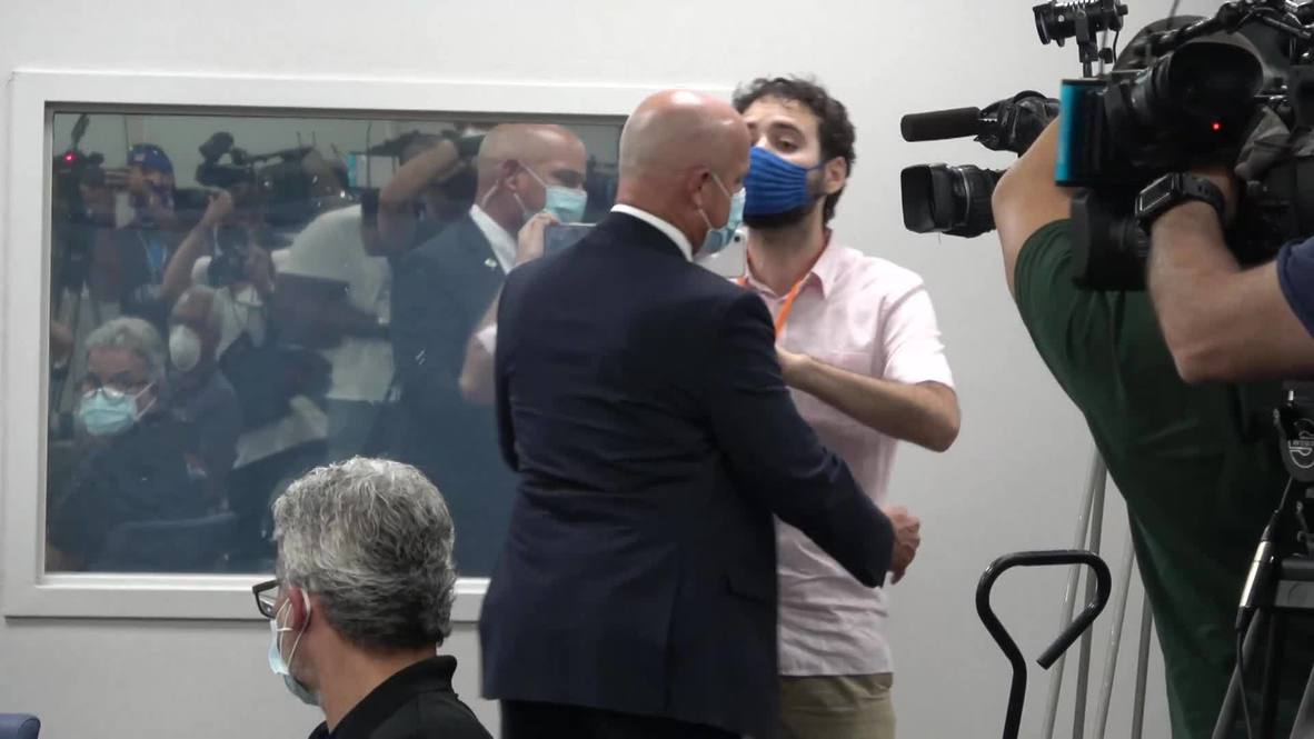 USA: 'Shame on you!' - Florida governor heckled over coronavirus response at Miami hospital