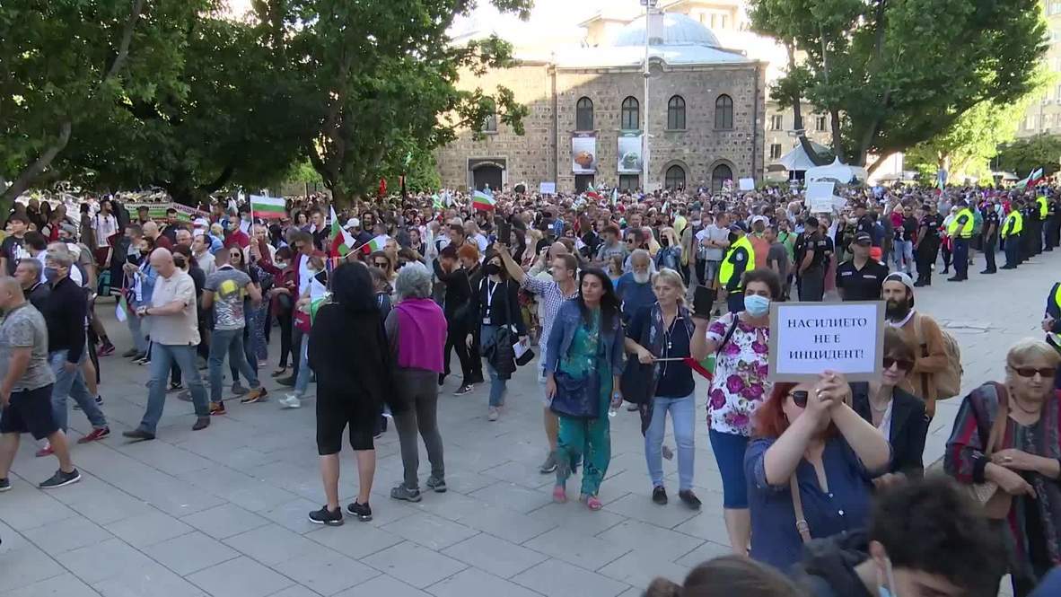 Bulgaria: Thousands hit Sofia for fifth day of anti-govt protests