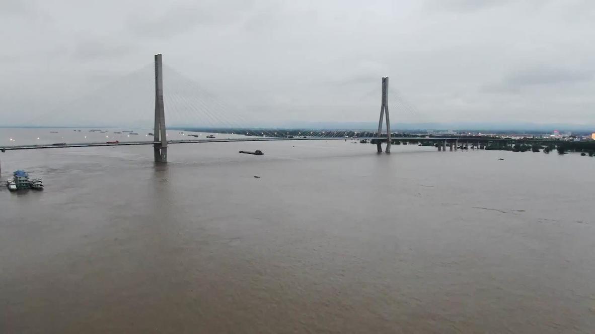 China: Miles de personas son evacuadas por las inundaciones tras el desborde del río Yangtsé en Anquing