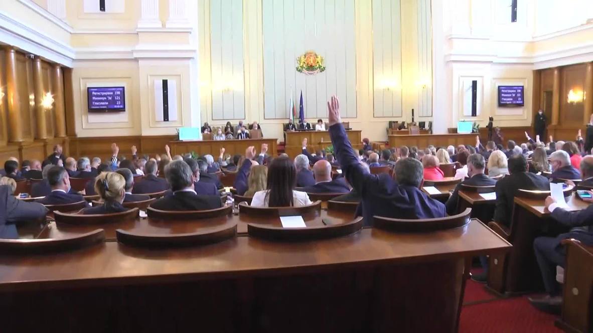 Bulgaria: Borissov's government survives no-confidence vote amid continued protests in Sofia
