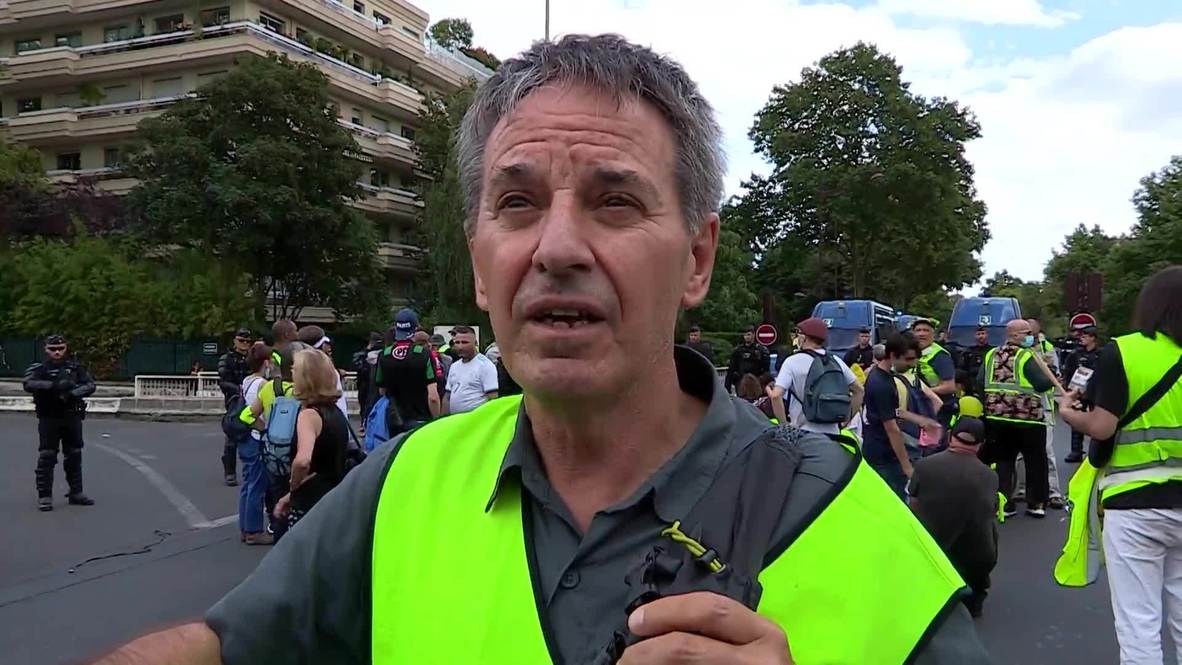 France: 'We must change constitution' - 'Yellow Vests' hold anti-govt demo in Paris