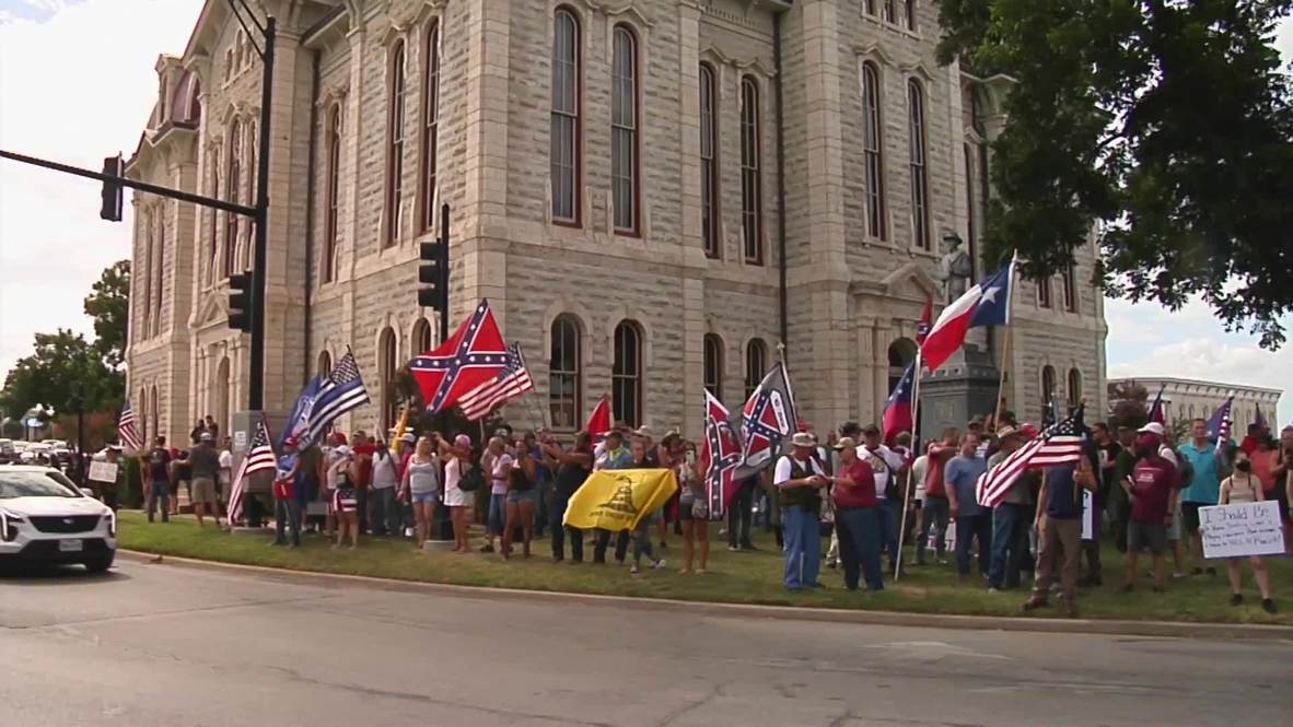 USA: Clashes erupt at BLM protest for Confederate statue removal in Weatherford