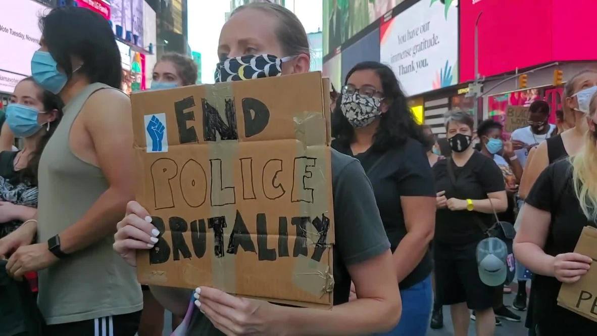 EE.UU.: Manifestantes de BLM exigen justicia para las mujeres afroamericanas en Times Square