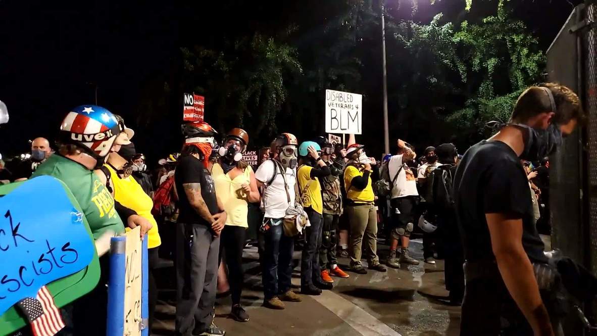 USA: Portland demonstrators gather outside courthouse amid protests against feds