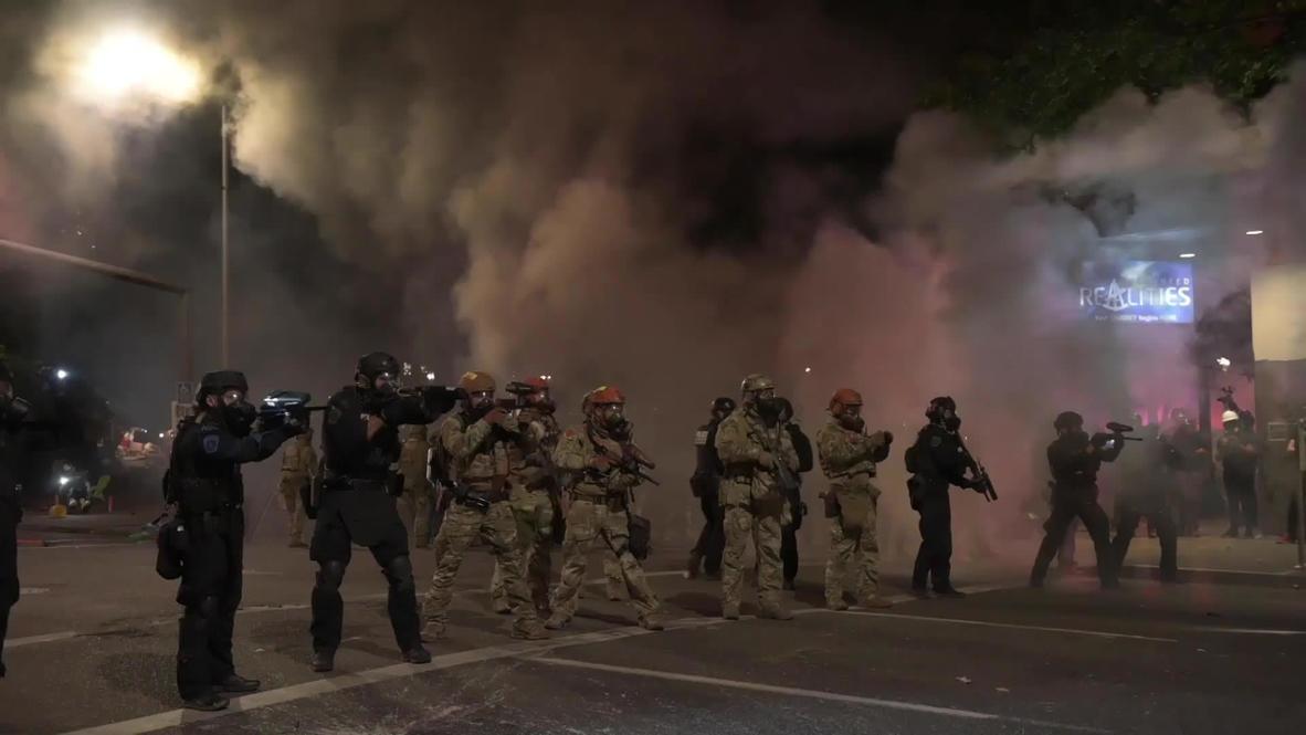 USA: Projectiles fired amid clashes in Portland protests