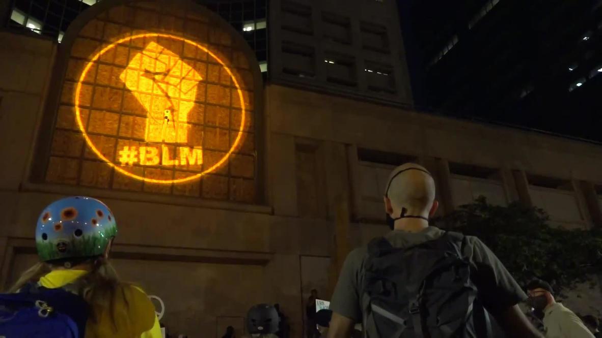 USA: Tear gas fills Portland streets as BLM protests continue