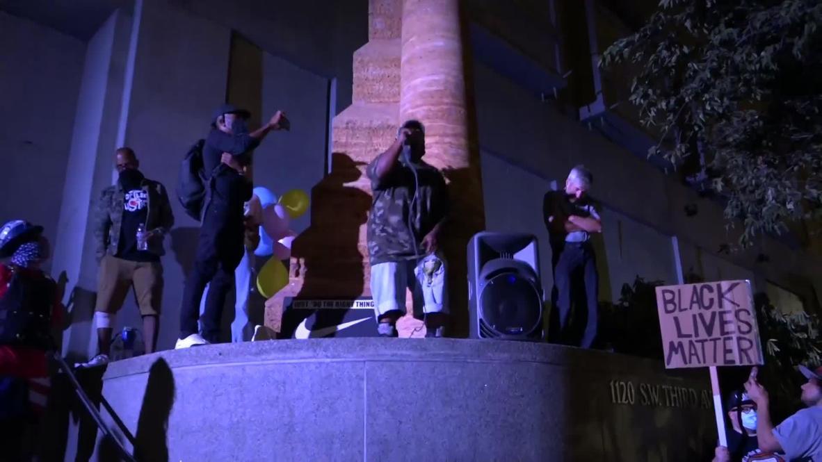USA: Hundreds gather in Portland for another night of protests