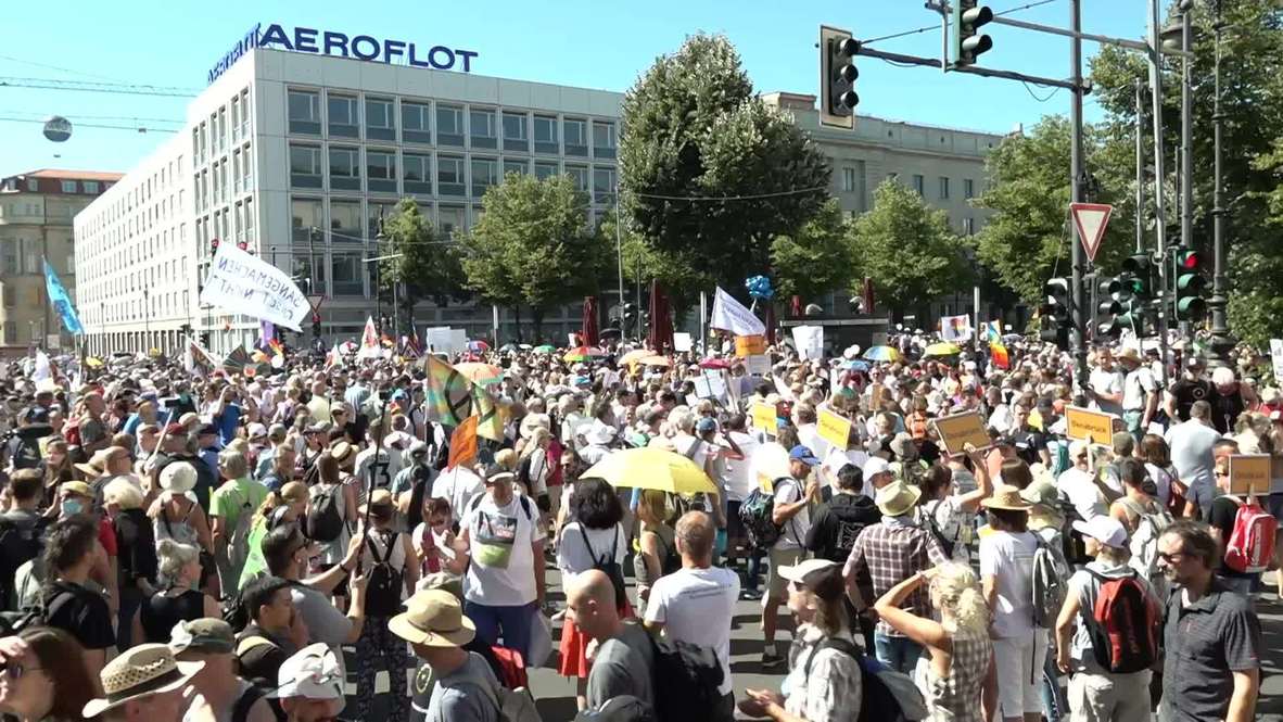Germany: Thousands take to Berlin streets in rally against coronavirus measures