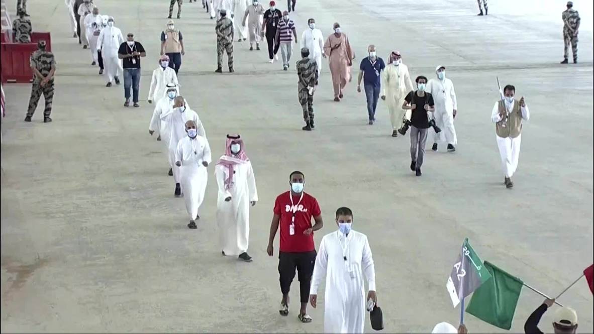 المملكة العربية السعودية: الحجاج يشاركون في مناسك "رجم الشيطان"