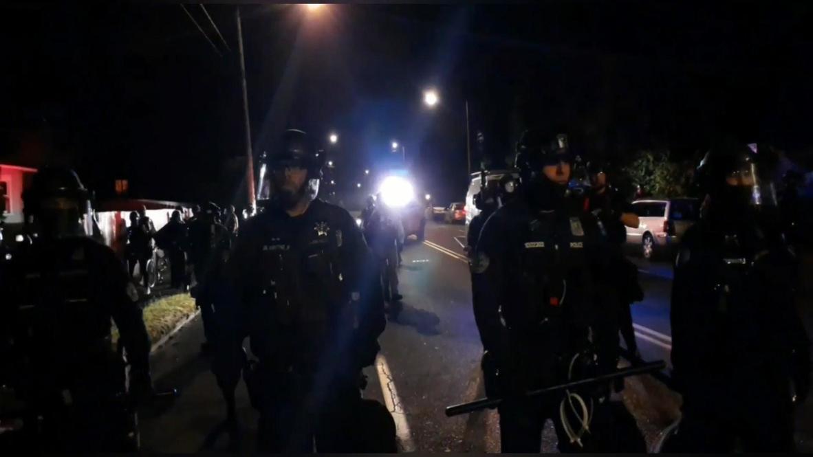 USA: Police scuffle with BLM protesters at Portland rally