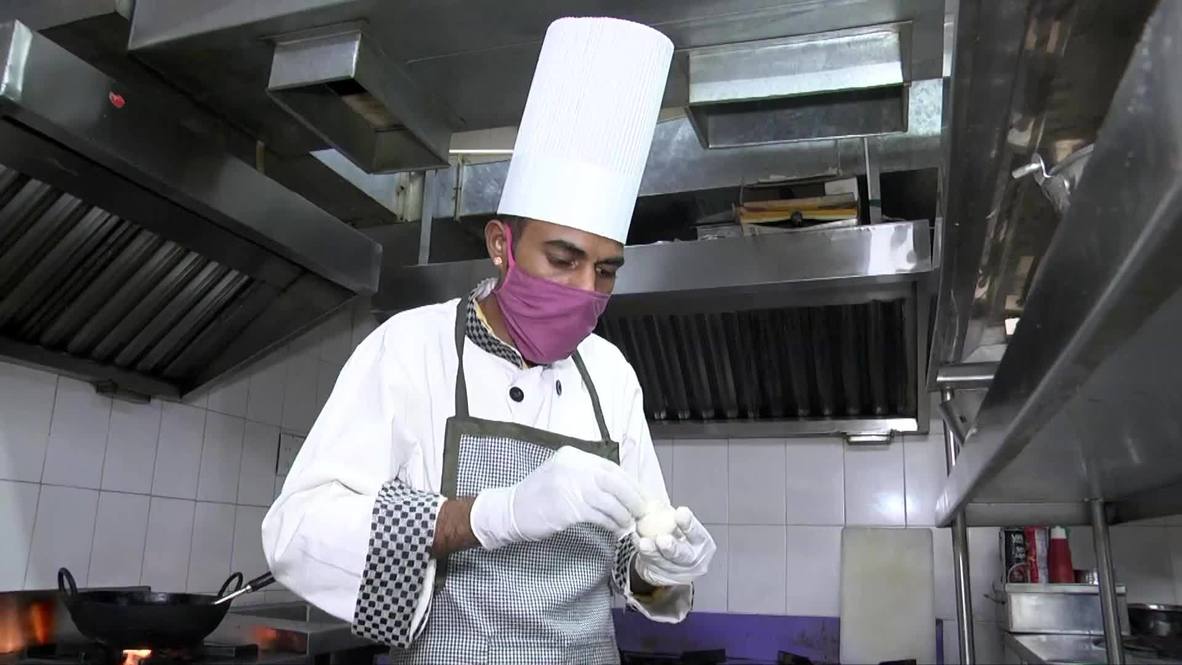 مطعم هندي يقدم أطباقاً على شكل فيروس كورونا وقناع وجه لجذب الزبائن بعد فترة الإغلاق الشامل