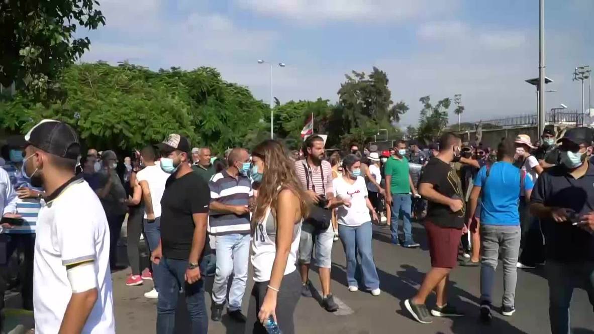 Lebanon: Protesters blame port blasts on govt corruption at demo outside French Amb.'s residence