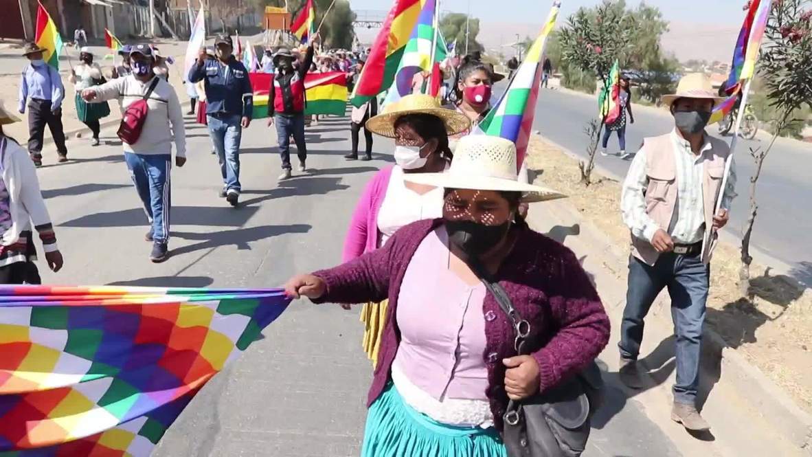 Bolivia: Manifestantes marchan contra el aplazamiento de las elecciones presidenciales y la crisis de la covid-19
