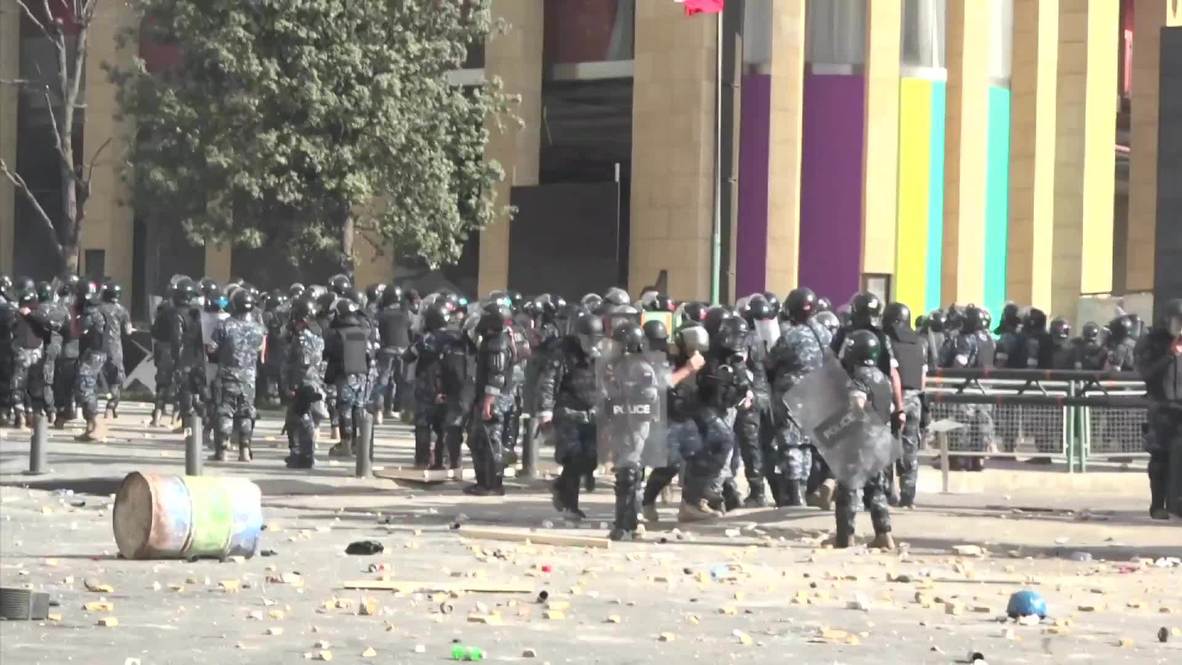 Lebanon: Scores injured as Beirut protests turn violent