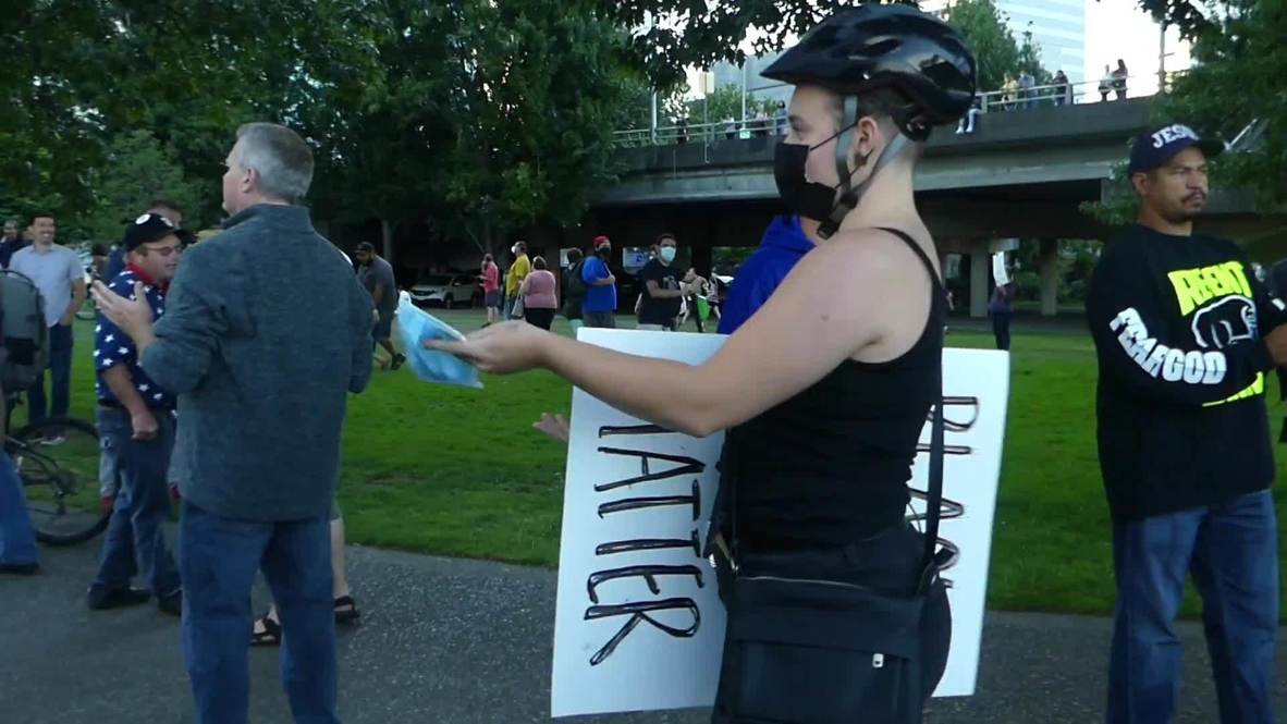 USA: Dozens defy social distancing measures in religious and counter protest in Portland