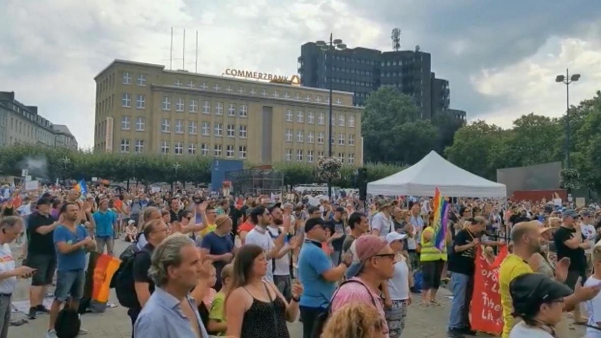 Alemania: Miles de personas denuncian las restricciones por coronavirus en Dortmund
