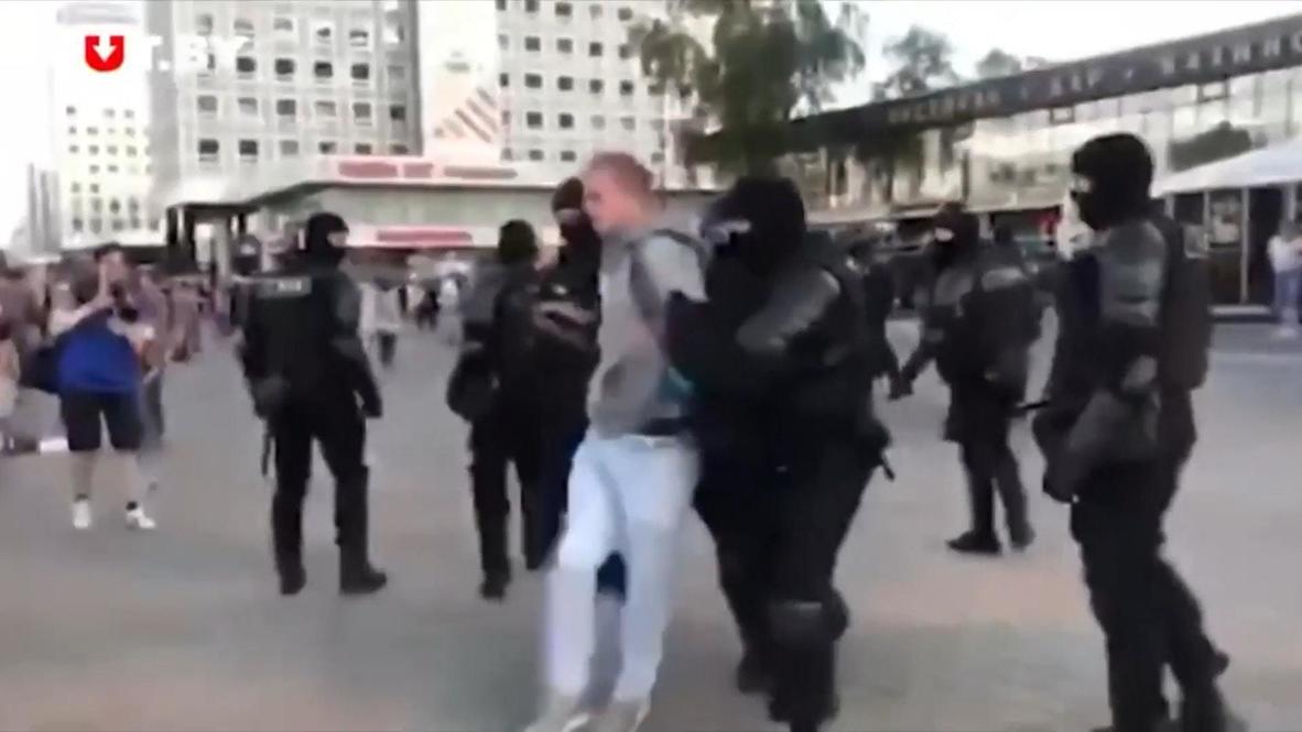 Belarus: Protesters detained in Minsk clashes over preliminary election results