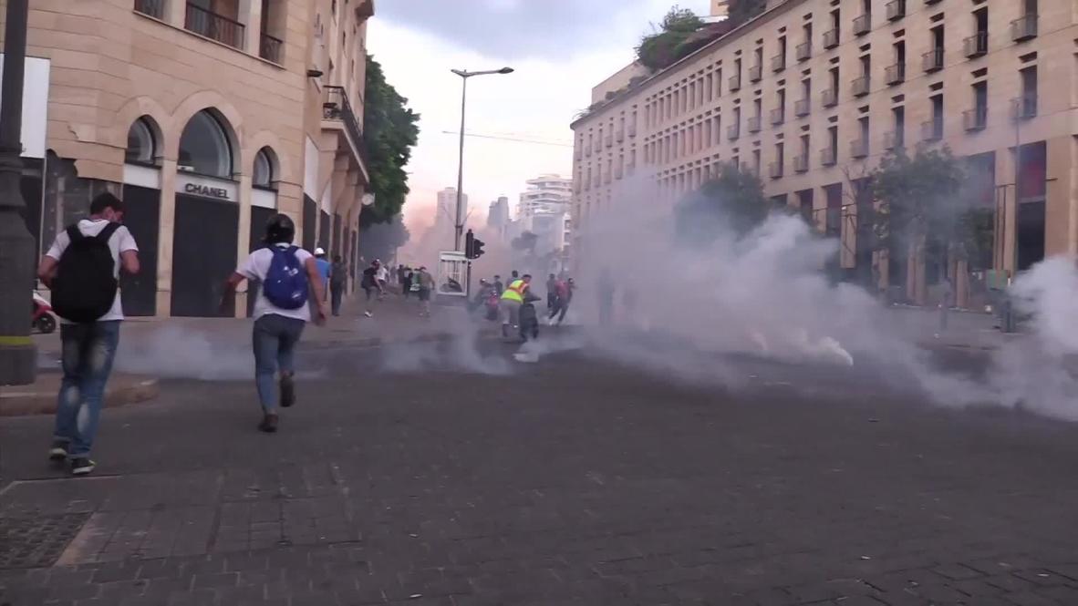 لبنان: استخدام الغاز المسيل للدموع ضد المتظاهرين المناهضين للحكومة في بيروت