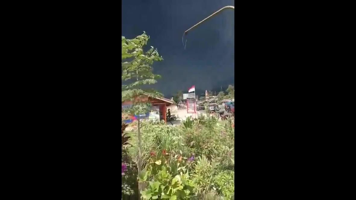 Indonesia: Smoke and ash spew forth as Mount Sinabung erupts in North Sumatra