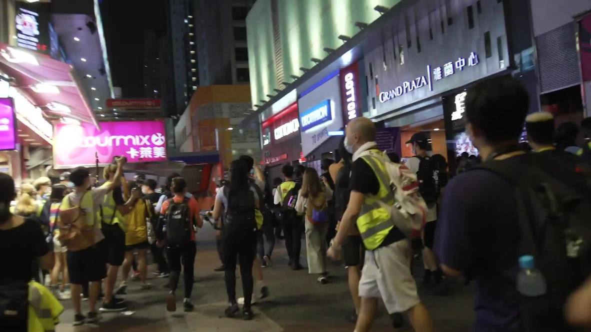 Hong Kong: Policía dispersa a manifestantes en una protesta en apoyo a Jimmy Lai