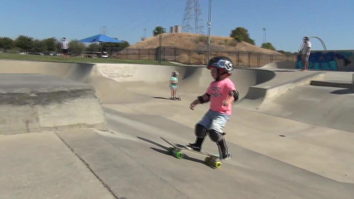 Patinador de dos años de California se convierte en toda una sensación viral