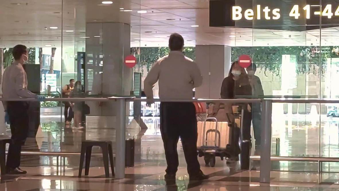 Singapore: Travellers wear electronic tags to enforce COVID quarantine upon arrival